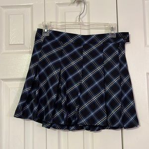H&M pleated plaid skirt, size 6 (women’s)